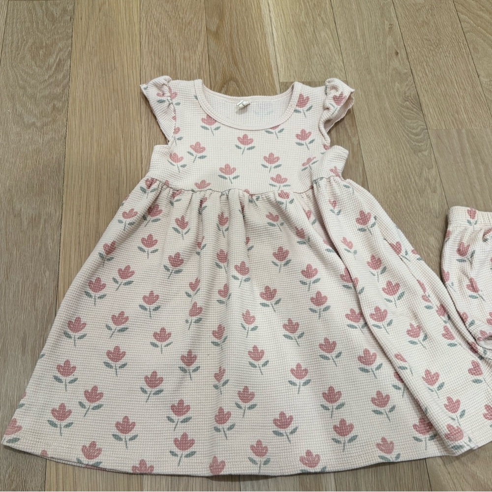 Quincy Mae Pastel Knit girls dress with pink flowers with shorts 4-5 years - Picture 3 of 4